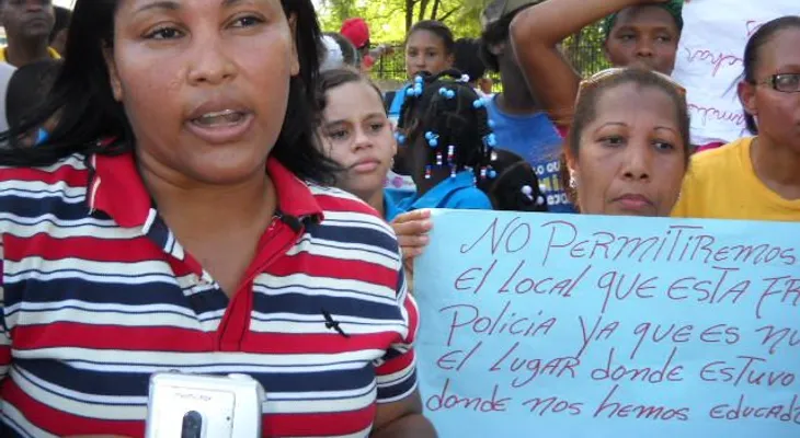 En Barahona marchan para reclamar terminación de una escuela 