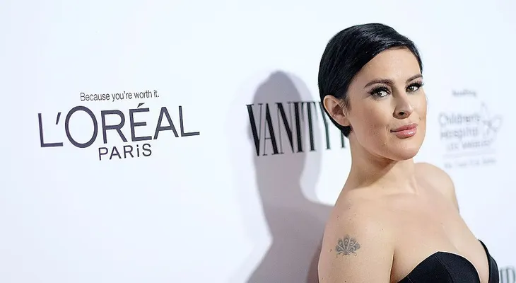 Rumer Willis, furiosa porque usaron Photoshop para hacer más parecer más pequeña su quijada