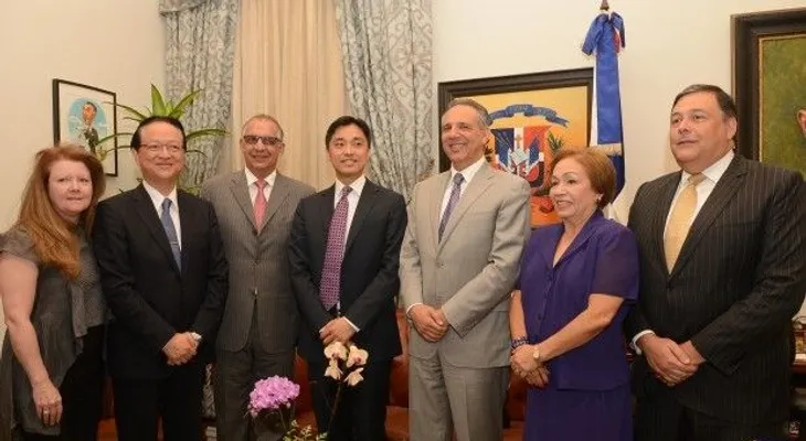 Empresarios taiwaneses exploran producir telas sintéticas y ropa deportiva en RD