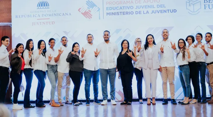 Por primera vez, estudiantes sordos son becados por el Ministerio de la Juventud