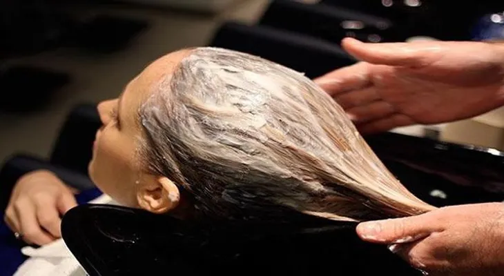 Mezcla estos 3 ingredientes y ponlos en tu cabello! Los resultados son increibles!