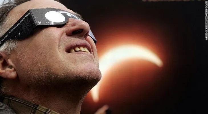Las empresas hacen negocio con el eclipse solar