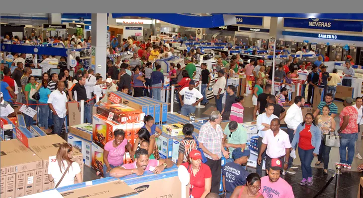 Abarrotan negocios por "Black Friday"; se congestionan calles y avenidas; televisores plasma los más buscados