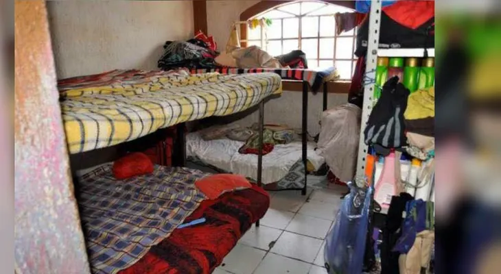 Rescatan a 271 personas que vivían en condiciones infrahumanas en un albergue