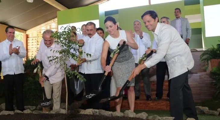 Presidente Medina asiste a inicio construcción hotel Four Seasons 
