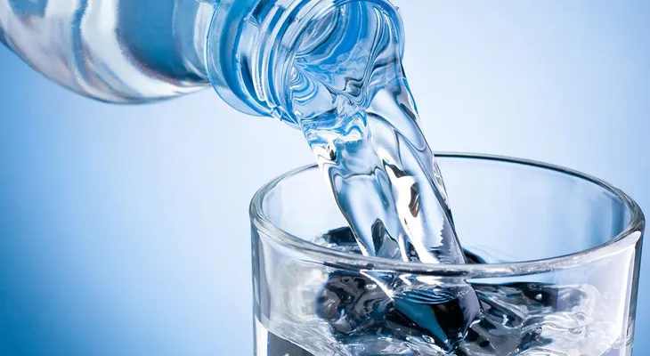Pro Consumidor supervisará comercialización y etiquetado de agua en establecimientos