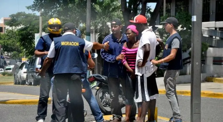 Migración niega maltratara a un haitiano