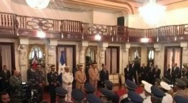 Oficiales FFAA y PN saludaron al presidente Medina