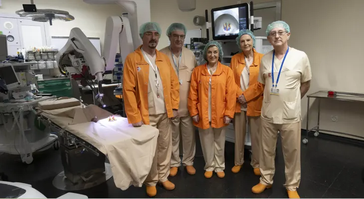 Valdecilla iniciará operaciones con robot quirúrgico avanzado