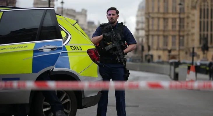 Policía de Londres investiga reportes de incidente con armas de fuego a las afueras del Parlamento