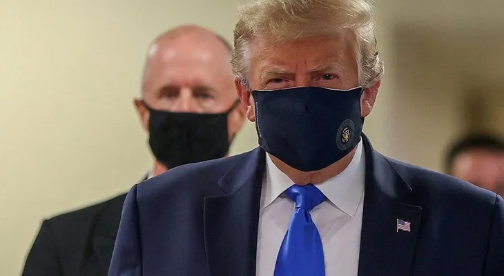 Trump es hospitalizado y recibe droga experimental para combatir COVID-19