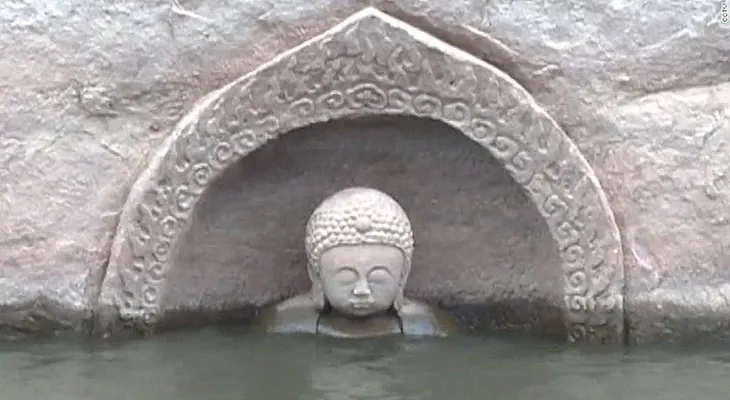 Un Buda de 600 años de antigüedad emerge del agua en China