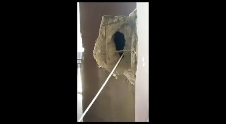 ¿Hecho en China? Así de fácil se puede destruir un edificio chino con un tubo de PVC