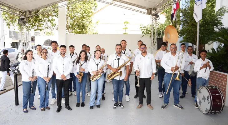 Roberto Ángel encabeza inauguración de nueva Escuela de Bellas Artes en Mao