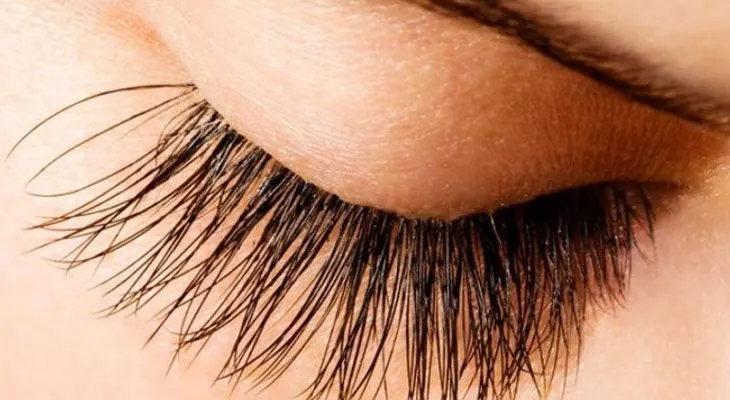 15 Trucos que no conocías para tener pestañas fabulosas