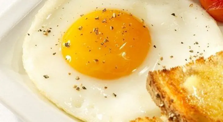 Alimentos SORPRENDENTES para combatir la anemia; espinacas; carnes rojas, hígado, mariscos, pescado azul