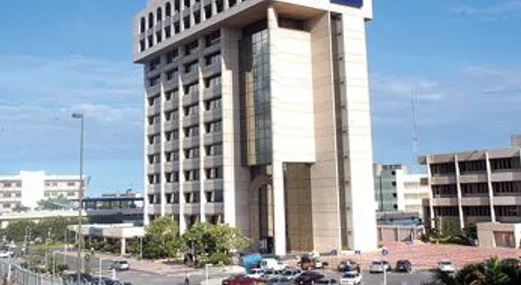 Asaltan sucursal Banco Popular de la Avenida Luperón y matan guardián (Video)