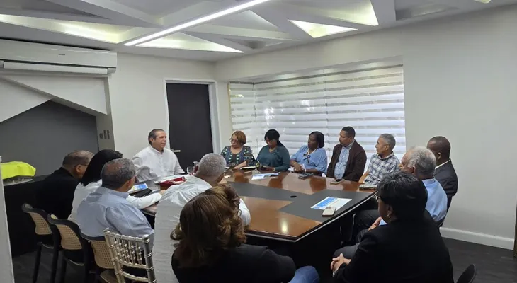 Líderes de salud se reúnen con Francisco Javier por reformas