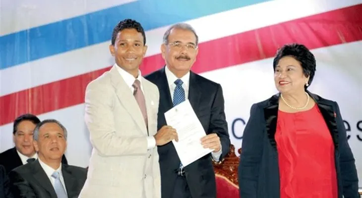 Danilo Medina dará más becas para disminuir jóvenes "ni-ni" (que no trabajan ni estudian)