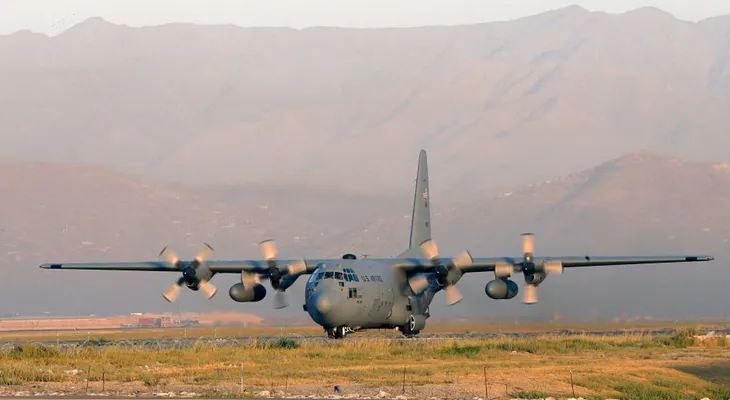 Al menos 11 muertos al caer avión militar C-130 de EE.UU. en Afganistán