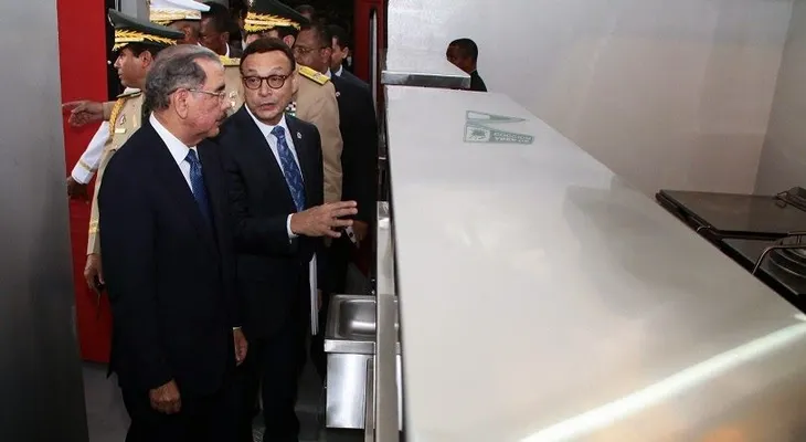 Danilo entrega cocina a la Academia Batalla de las Carreras