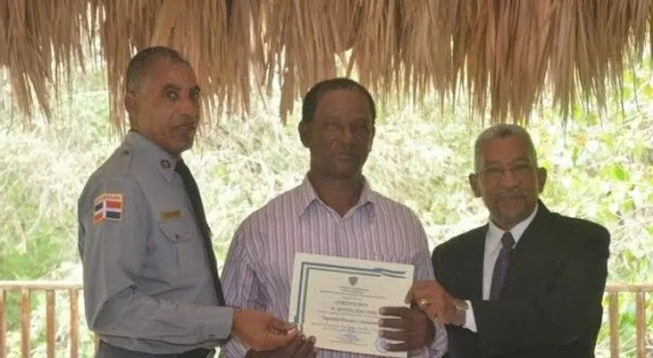 Policía certifica personal de seguridad del Jardín Botánico