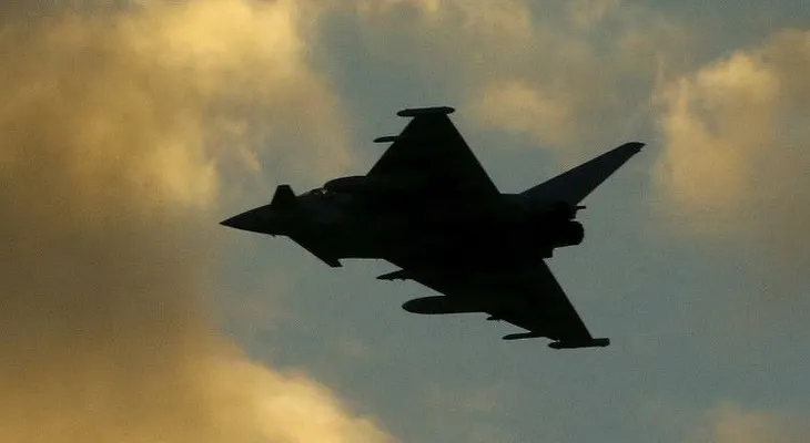 Nuevo video: Ataque aéreo británico a un pozo petrolífero del Estado Islámico en Siria