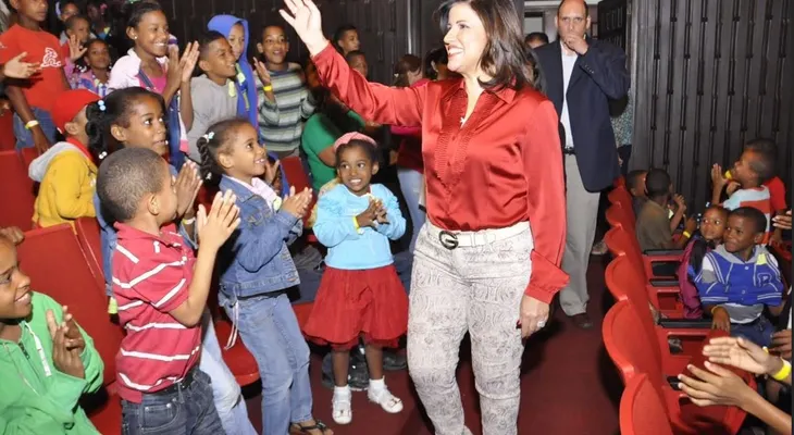 Tres mil 500 niños y niñas disfrutan el musical La Cenicienta