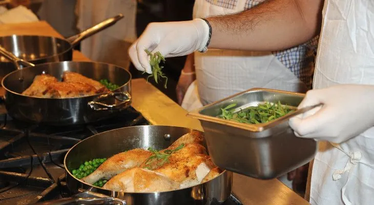 Intoxicación inesperada: ¿por qué es peligroso recalentar la comida?