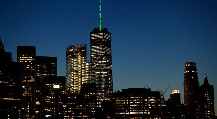 Edificios en todo el mundo se pintan de verde en defensa del Acuerdo de París