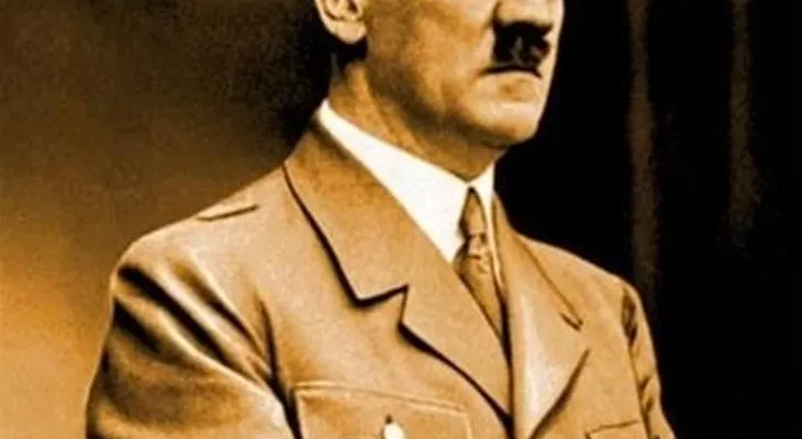 Hitler tenía un solo testículo, confirma informe médico