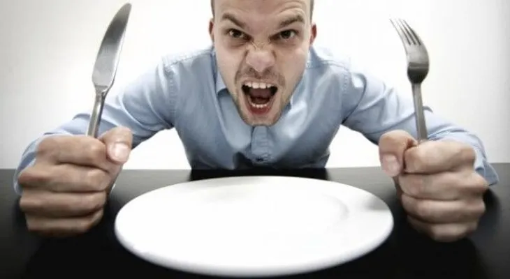 5 cosas que no deberías hacer cuando tienes hambre