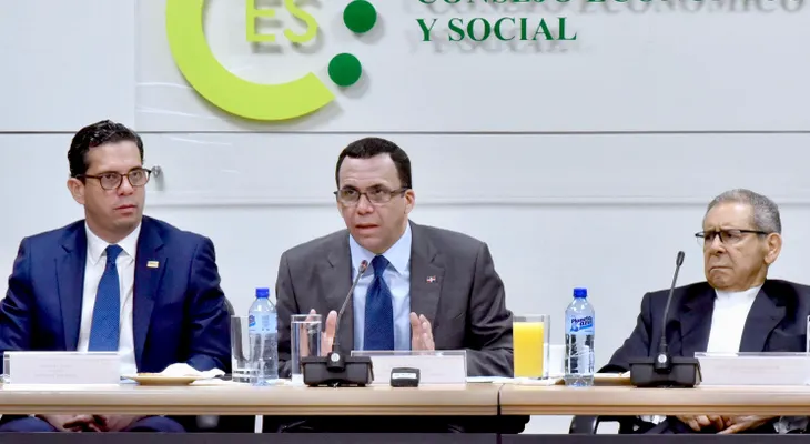 Ministro Andrés Navarro anuncia proceso de concertación para nueva Ley de Educación