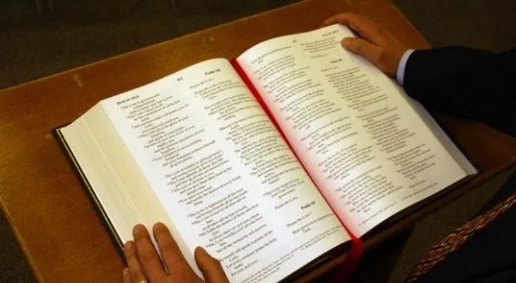 Traducen Biblia a versión moderna de lengua esquimal yupik