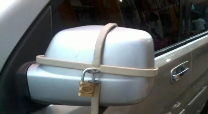 Lo atrapan robando accesorios para vehículos