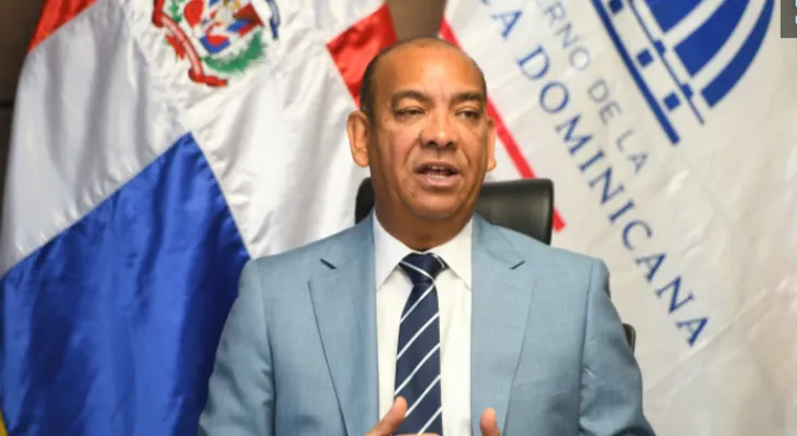 Ministro Ascención viaja a Panamá para conocer nueva tecnología de asfalto