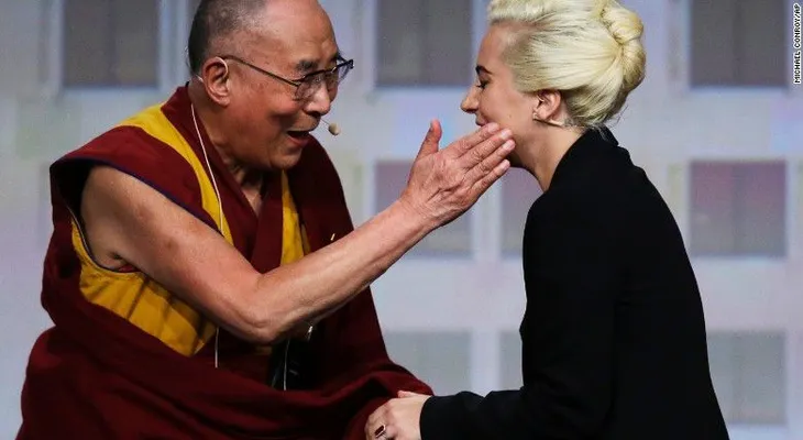 Lady Gaga se reúne con el Dalai Lama y enfurece a sus fanáticos chinos