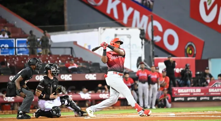 Leones hilvanan segunda victoria con paliza sobre Gigantes