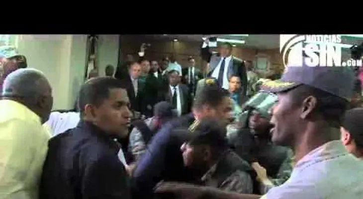 Video de los enfrentamientos agentes PN y seguidores de Gómez Mazara