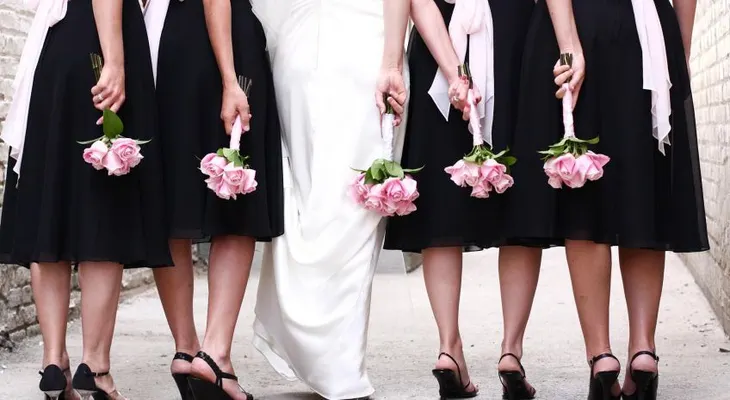 La forma correcta de vestir en bodas, bautizos y comuniones