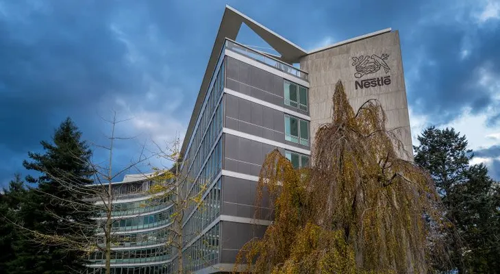 El Kremlin asume el control de los activos de Nestlé y Auchan en Rusia
