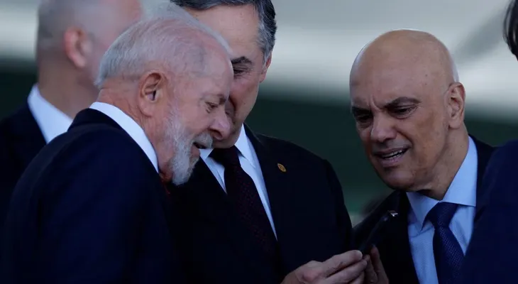 La orden de Moraes contra Flávio Bolsonaro desata una crisis política para Lula da Silva