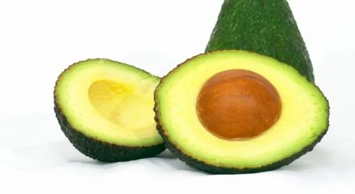 Un aguacate al día mantiene el colesterol malo bajo control