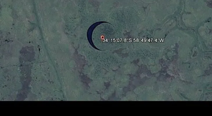 Creen haber hallado puerta de extraterrestres que se mueve en Argentina (VIDEO)