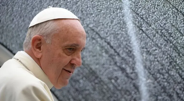 Archidiócesis de NY subasta auto papal para beneficencia