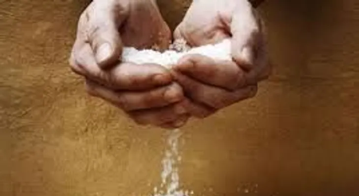 Este domingo 8 de octubre lavarte las manos con agua de sal para lograr prosperidad