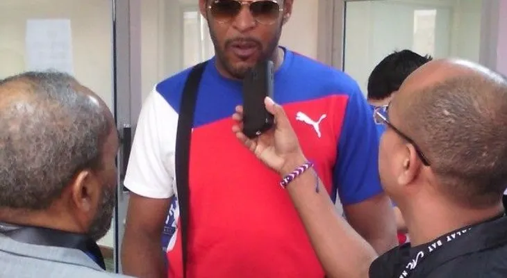 Javier Sotomayor, sorprende con su presencia en la Serie del Caribe