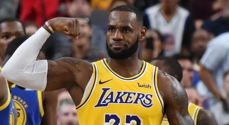 Lebron James y su envidiable colección de autos