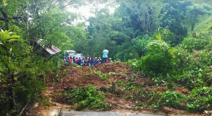 Siguen inundaciones en Puerto Plata; derrumbe en carretera Los Quemados