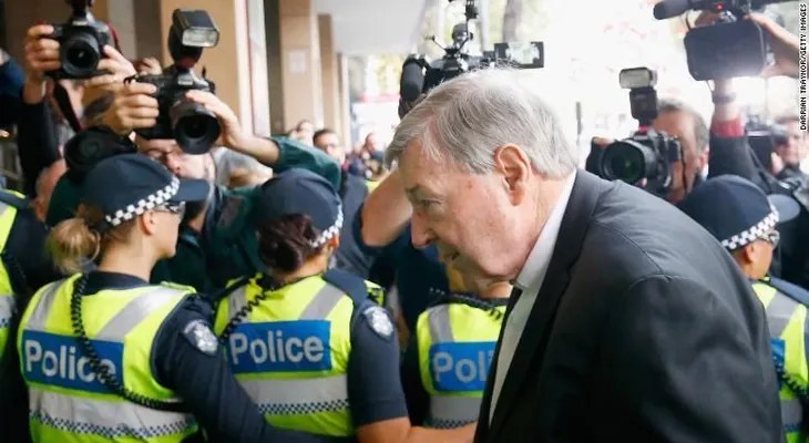 El cardenal George Pell enfrentará un juicio por cargos de abuso sexual histórico